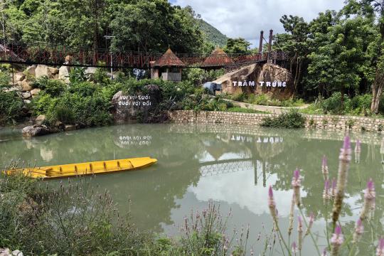 Khu du lịch Trăm Trứng