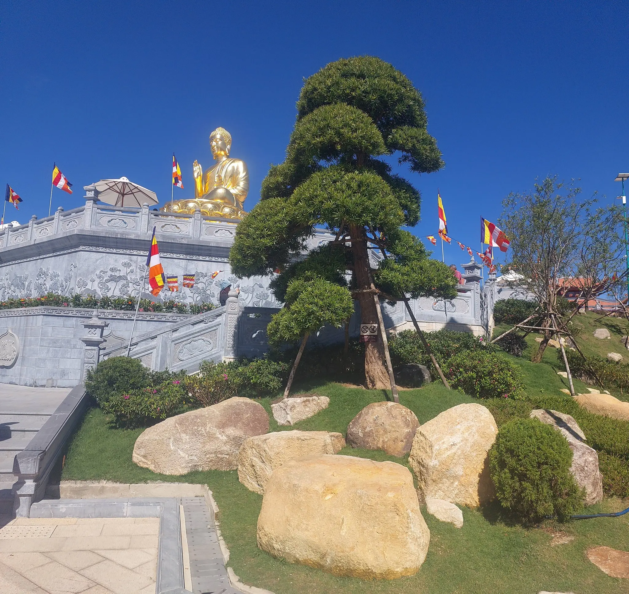 Chùa Trúc Lâm Hòn Bà