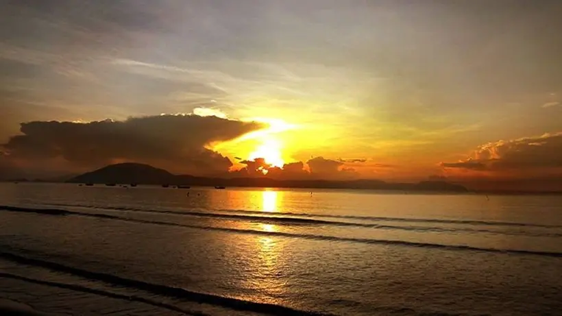 tan-huong-ve-dep-binh-yen-tho-mong-tai-bai-bien-doc-let-nha-trang-202402270839387863-20183925