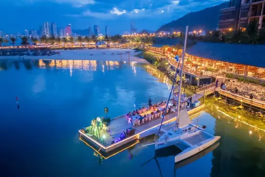 Nhà hàng hải sản Làng Tôm