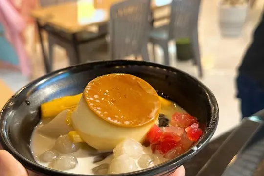 오징어 국수, 오징어 전골, 닭 에잎 전골, 게 국수 – 반자 식당