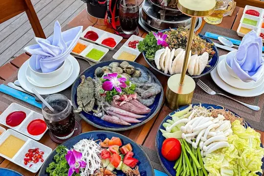 Nhà hàng hải sản Làng Tôm