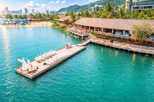 Nhà hàng hải sản Làng Tôm