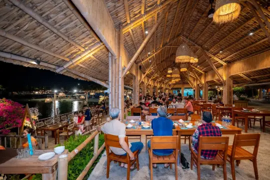 Nhà hàng hải sản Làng Tôm