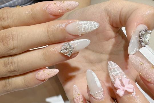 White Spa & Nail