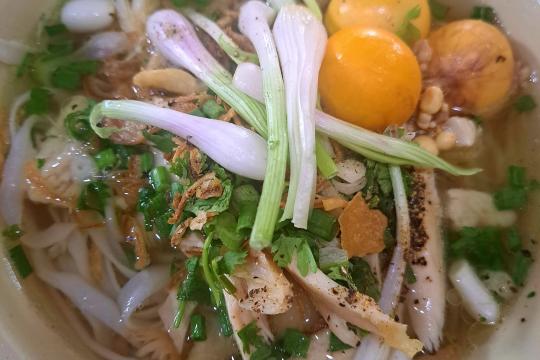 뚱 닭고기 덮밥