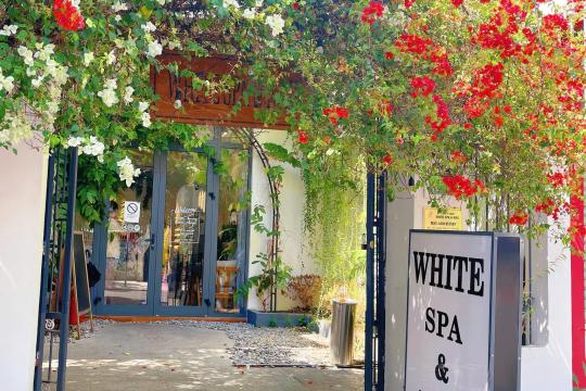 White Spa & Nail