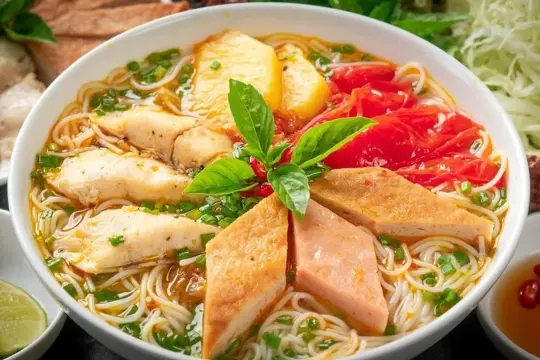 꼬룬 생선국수 - 쪽파 반깐 - 미꽝 닌호아점