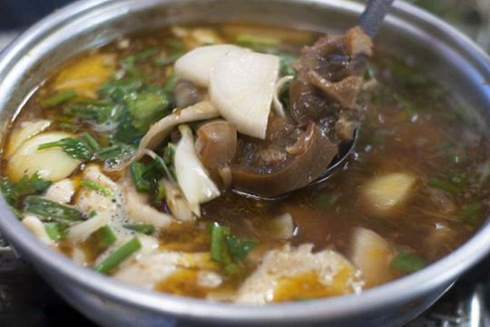Lẩu đuôi bò Củ Chi Nha Trang