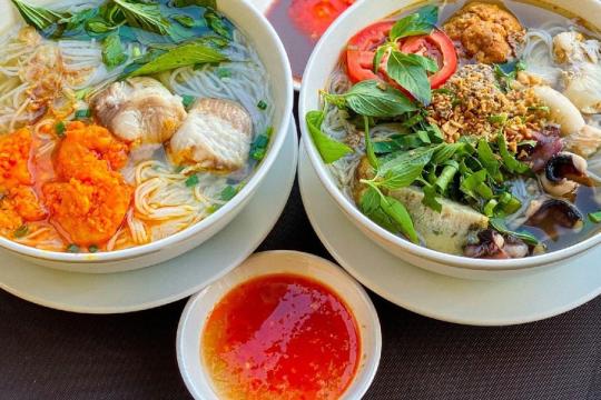 Quán Bánh Canh Cây Trúc Vạn Lương Vạn Ninh