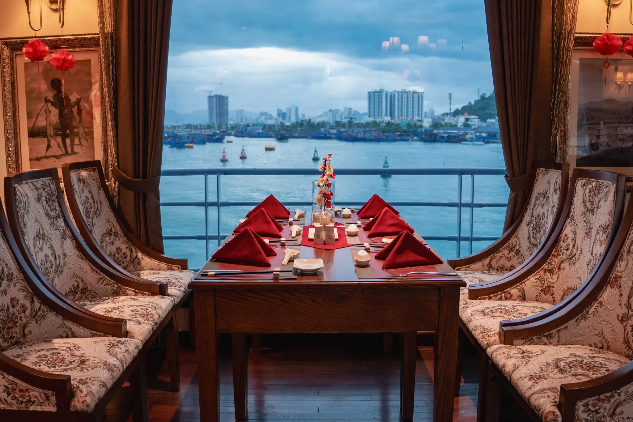 Bí kíp đi du thuyền Nha Trang: Ẩm thực, góc chụp & bảng giá