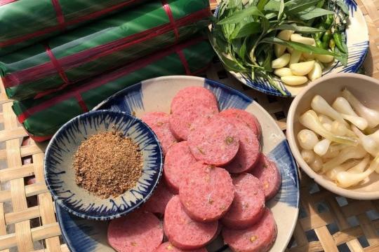 Dinh Y 넴짜 (발효 돼지고기 & 소시지)