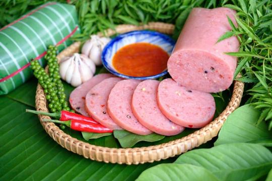 Dinh Y 넴짜 (발효 돼지고기 & 소시지)