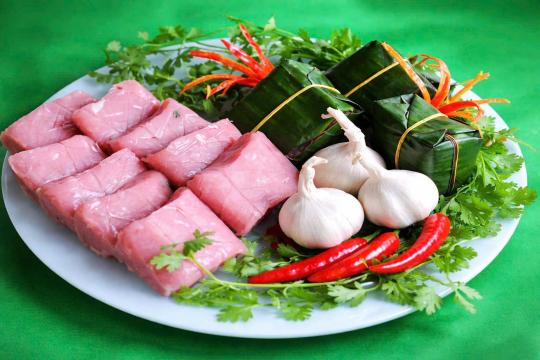 Dinh Y 넴짜 (발효 돼지고기 & 소시지)