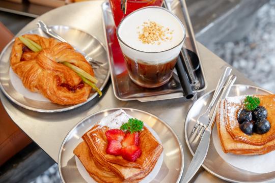 Gạch Đỏ Bakery & Coffee
