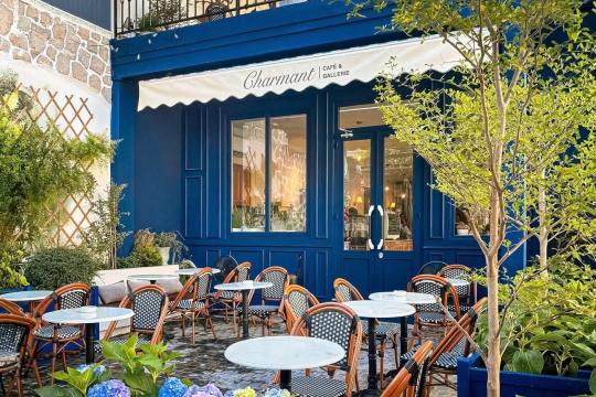Charmant Café & Gallerie