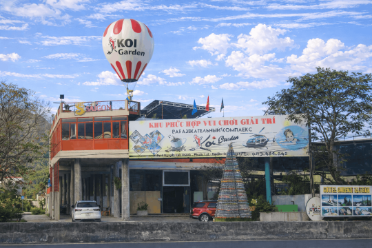 Khu phức hợp vui chơi giải trí Koi Garden