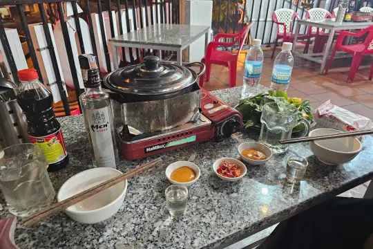 호앙반투 소꼬리 전골 냐짱