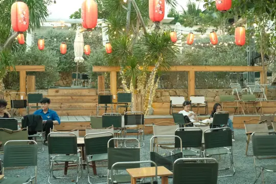 Là Lá cafe and more