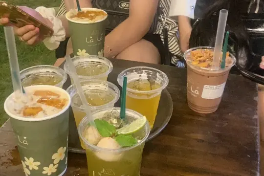 Là Lá cafe and more