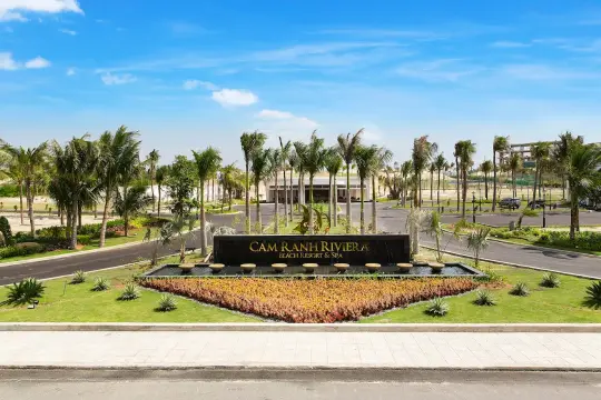 Cam Ranh Riviera Beach Resort & Spa