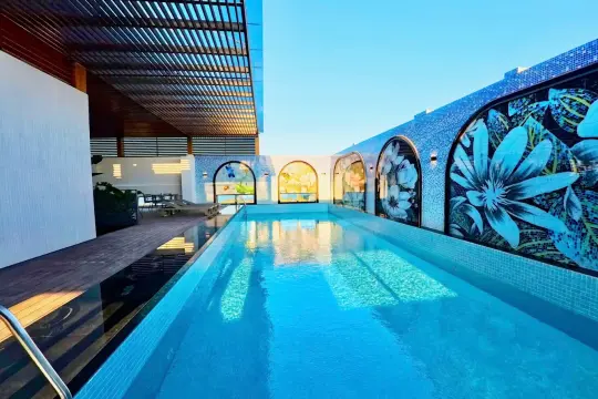 Grand Luxury Hotel