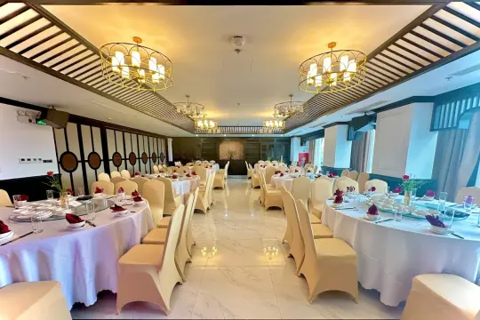 Grand Luxury Hotel