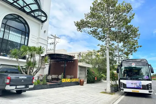 Grand Luxury Hotel