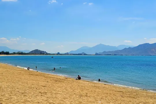 Bãi biển Bình Sơn