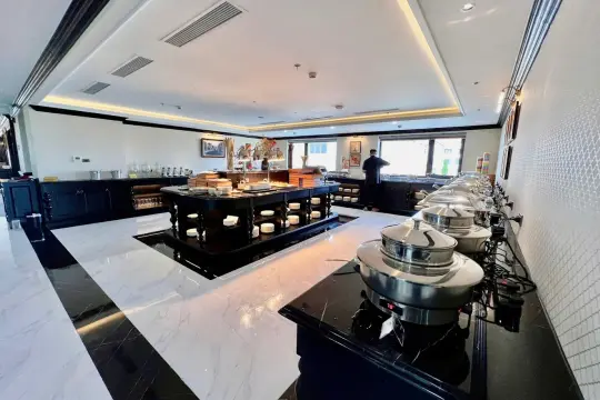 Grand Luxury Hotel