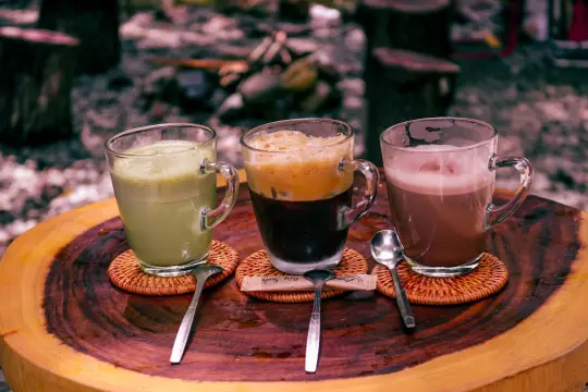 Tiệm cà phê Nhà Bên Suối