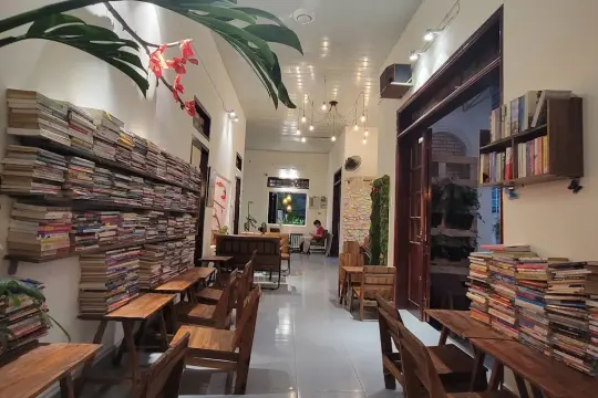 宁静时光——北芽庄咖啡馆与旧书店