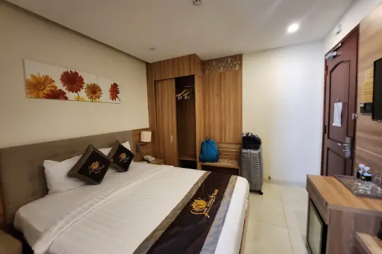Sen Vàng Luxury Hotel