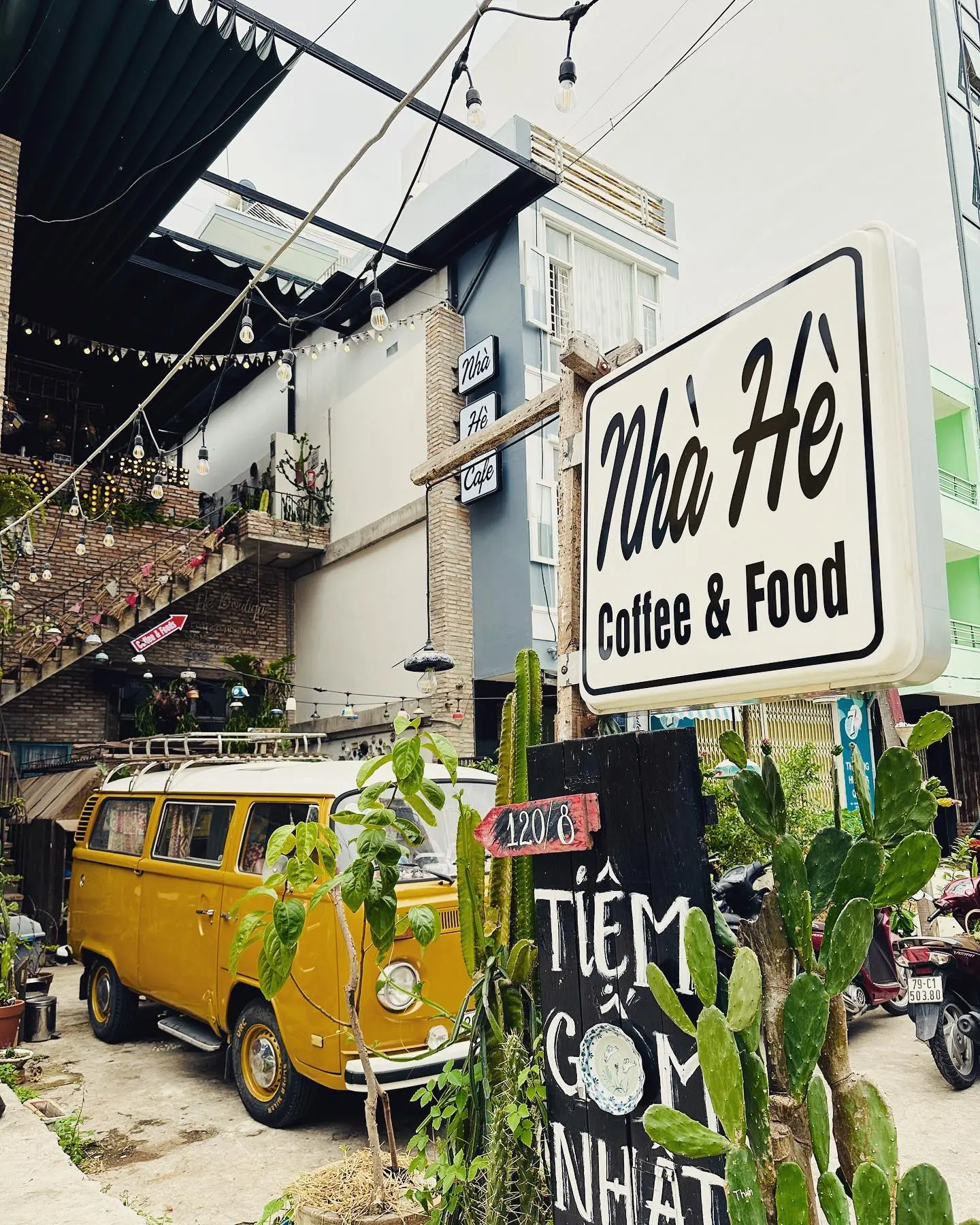 Nhà Hè Cafe