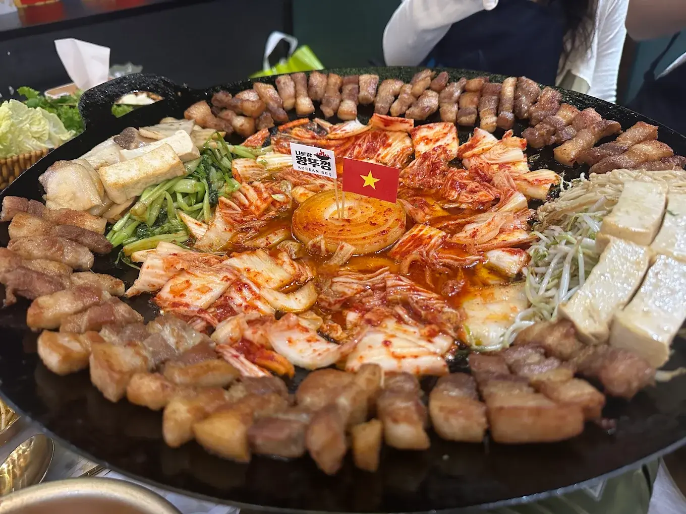 Nha hang BBQ Han Quoc 왕뚜껑 삼겹살