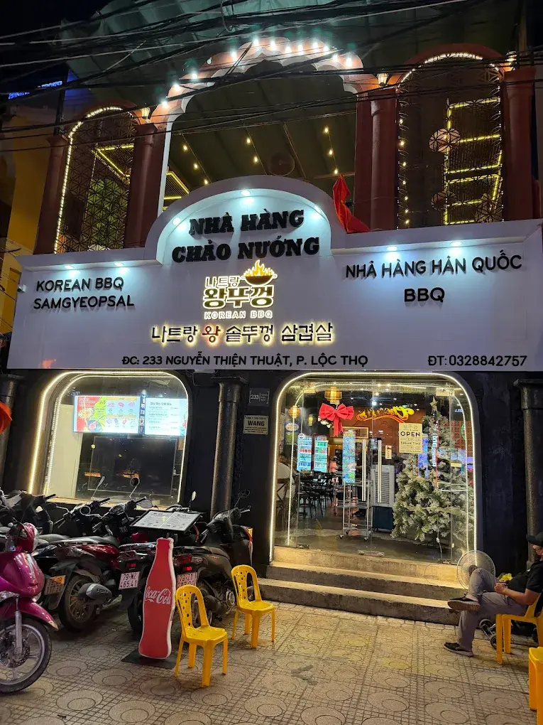 Nha hang BBQ Han Quoc 왕뚜껑 삼겹살