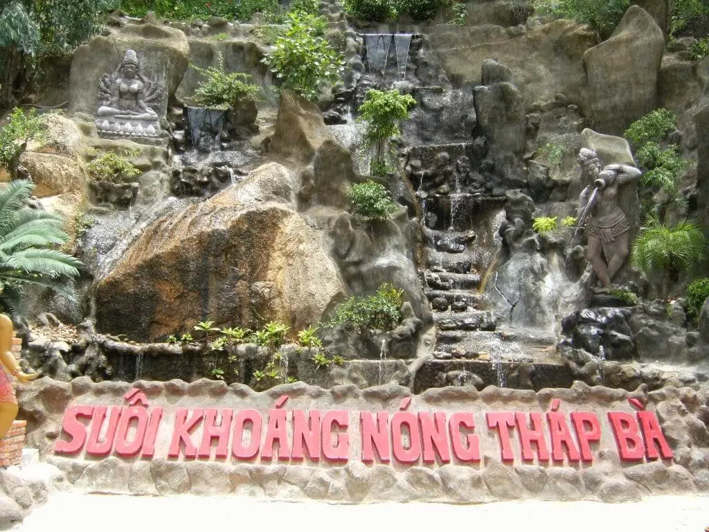 Trung tâm Bùn Khoáng Nóng Tháp Bà