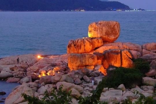 Hòn Chồng – Hòn Vợ Nha Trang