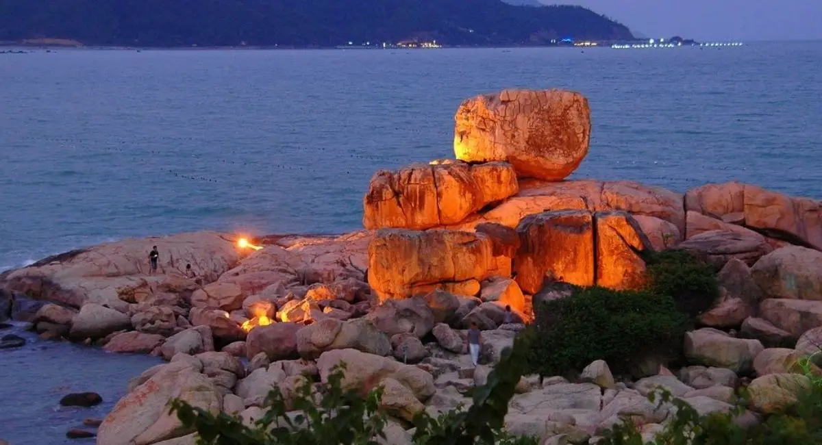 Hòn Chồng – Hòn Vợ Nha Trang
