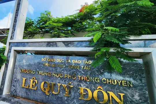 Trường THPT Chuyên Lê Quý Đôn