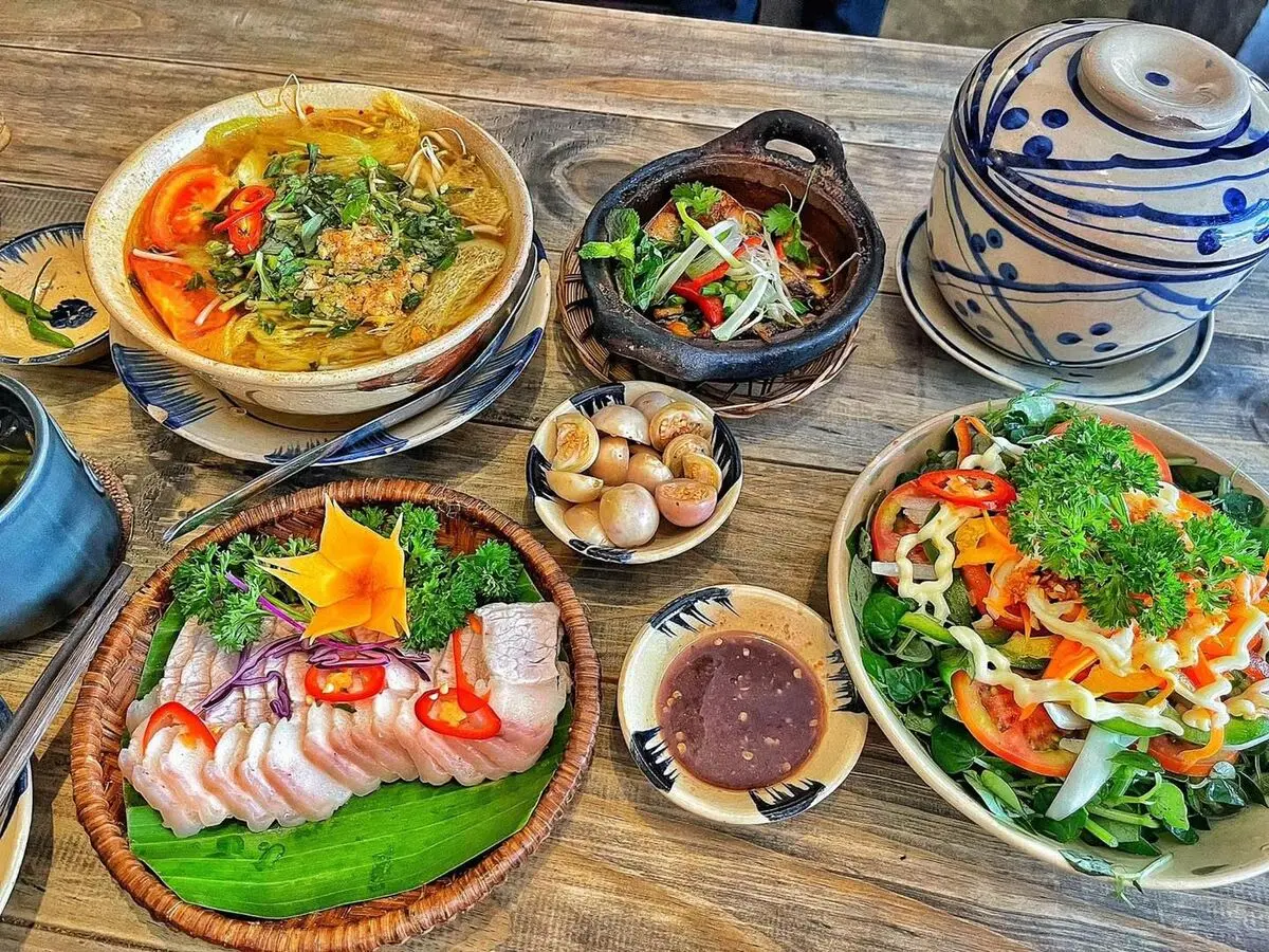 Cơm Nhà Chuồn Chuồn Kim