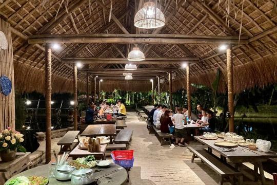 芽庄 Xua 餐厅——在海滨城市中心体验质朴的用餐氛围。