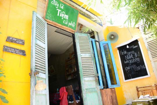 Tiệm Cà Phê