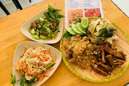 Gà Ngon Khánh Linh – Địa Điểm Thưởng Thức Gà Ngon Hấp Dẫn Tại Vạn Ninh, Khánh Hòa