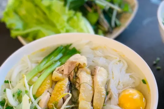Gà Ngon Khánh Linh – Địa Điểm Thưởng Thức Gà Ngon Hấp Dẫn Tại Vạn Ninh, Khánh Hòa