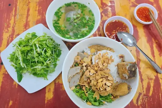 꼬중 생선 쌀국수