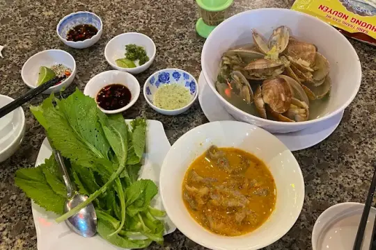 홍자 라이브 씨푸드 레스토랑(Hồng Gia)