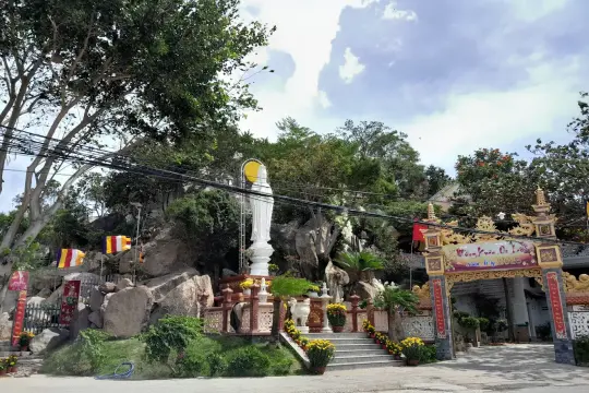 敕赐金山寺（Sắc Tứ Kim Sơn Tự）