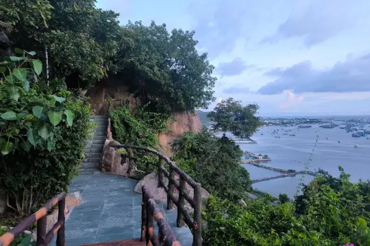 敕赐金山寺（Sắc Tứ Kim Sơn Tự）