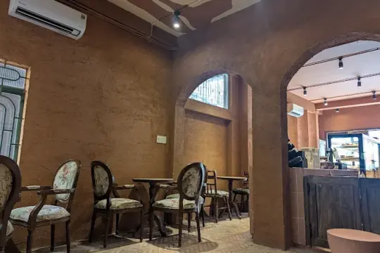 Tiffins Bakery & Café Tháp Bà